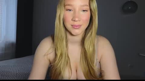 Snapshot of pink_rosee_ chatting on October 9, 2025, 2:53 am online show from October 9, 2025, 2:53 am