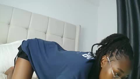 PinkyAura online show from January 18, 2026, 8:01 pm