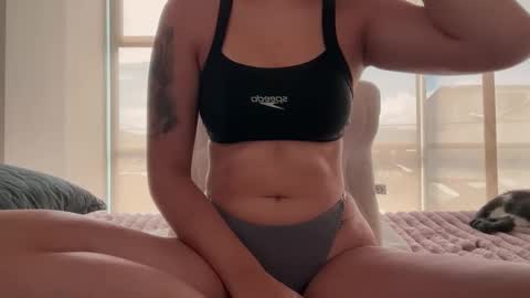 Pinkilola online show from November 3, 2025, 2:29 pm