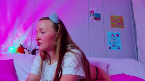 Mila online show from February 16, 2026, 6:20 am