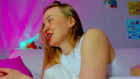 Mila online show from May 15, 2026, 11:01 pm