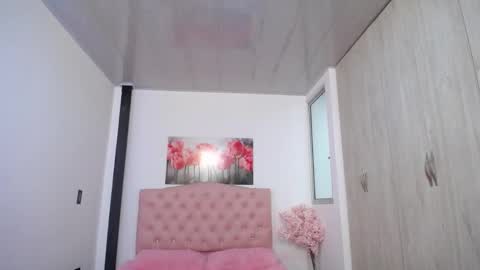 Snapshot of pinky_f00x chatting on November 13, 2025, 7:57 pm pinky_f00x online show from November 13, 2025, 7:57 pm