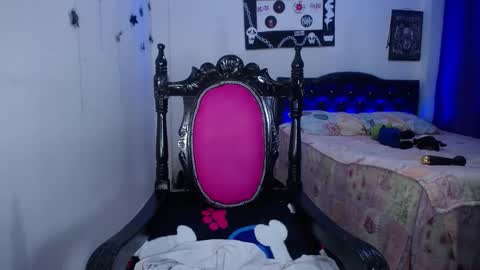 Snapshot of pinky_pinky_ chatting on December 7, 2024, 2:09 am VIOLETA LOPEZ online show from December 7, 2024, 2:09 am