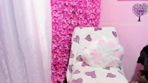 Snapshot of pinky_purr chatting on October 1, 2025, 2:12 pm Pinky Purr online show from October 1, 2025, 2:12 pm