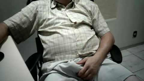 Snapshot of piovesanes chatting on February 15, 2025, 2:47 am piovesanes online show from February 15, 2025, 2:47 am