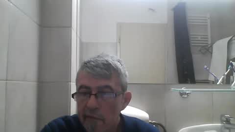 pipi2704 online show from January 1, 2025, 4:50 pm