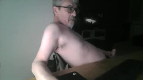 pipi2704 online show from April 25, 2026, 9:56 pm