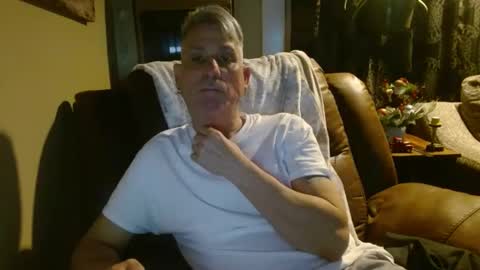 Snapshot of pirate334 chatting on December 26, 2024, 1:29 am pirate334 online show from December 26, 2024, 1:29 am