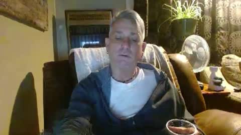 Snapshot of pirate334 chatting on January 18, 2025, 1:19 am pirate334 online show from January 18, 2025, 1:19 am