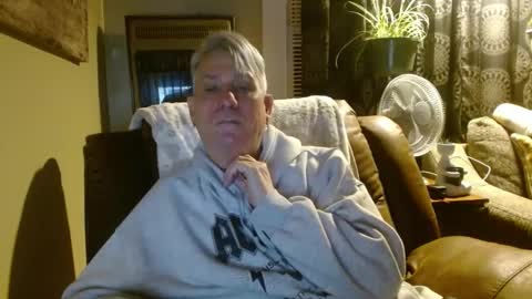 Snapshot of pirate334 chatting on January 24, 2025, 1:24 am pirate334 online show from January 24, 2025, 1:24 am