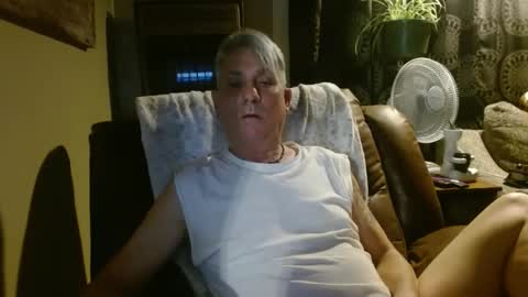 Snapshot of pirate334 chatting on February 4, 2025, 2:07 am pirate334 online show from February 4, 2025, 2:07 am