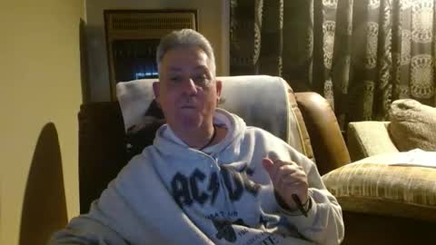 Snapshot of pirate334 chatting on January 15, 2026, 8:19 am pirate334 online show from January 15, 2026, 8:19 am