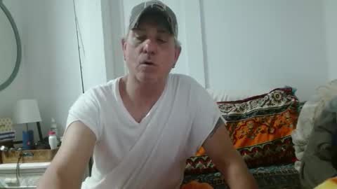 Snapshot of pirate334 chatting on April 17, 2026, 8:34 pm pirate334 online show from April 17, 2026, 8:34 pm
