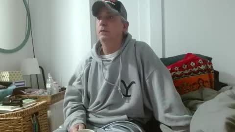 Snapshot of pirate334 chatting on May 1, 2026, 6:23 pm pirate334 online show from May 1, 2026, 6:23 pm