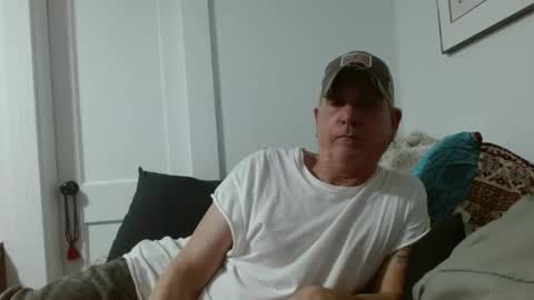 Snapshot of pirate334 chatting on May 19, 2026, 12:27 am pirate334 online show from May 19, 2026, 12:27 am