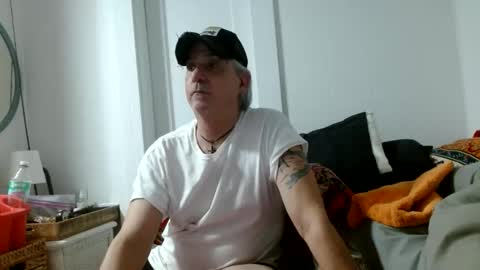 Snapshot of pirate334 chatting on May 25, 2026, 4:29 am pirate334 online show from May 25, 2026, 4:29 am