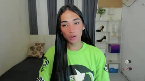 pixiedoll_ online show from February 6, 2026, 6:33 pm