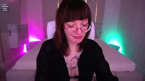 pixiepeachh online show from November 9, 2025, 7:28 am