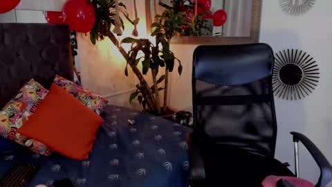 Snapshot of pixy_20 chatting on February 14, 2025, 11:42 am cris online show from February 14, 2025, 11:42 am