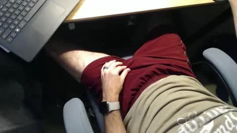 playful_hon online show from November 18, 2025, 2:32 pm