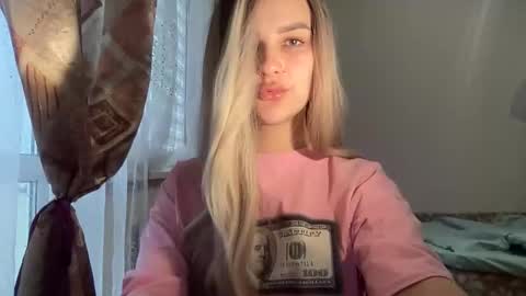 Mia online show from October 1, 2025, 6:41 am