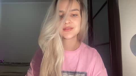 Mia online show from October 1, 2025, 8:48 pm