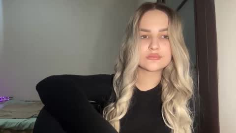 Mia online show from October 6, 2025, 9:12 pm