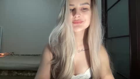 Mia online show from October 10, 2025, 9:03 pm