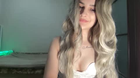 Mia online show from October 21, 2025, 8:31 pm