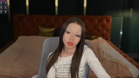 Lana online show from October 3, 2025, 3:09 pm