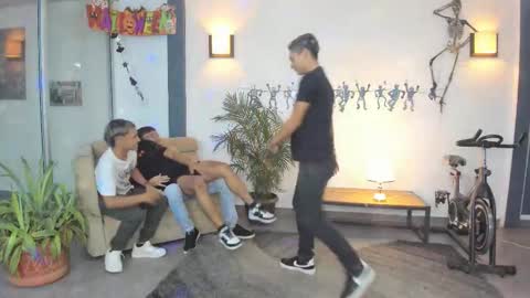   online show from October 20, 2025, 11:05 pm