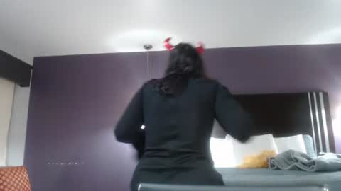 pleasantdinosaurus7537 online show from December 17, 2025, 7:03 am