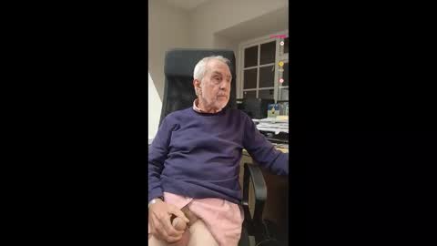 Snapshot of pleasedominateme chatting on October 31, 2025, 5:25 pm Pleasedominateme online show from October 31, 2025, 5:25 pm