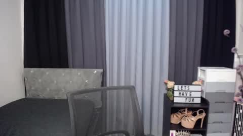 Snapshot of pleasure4salets chatting on September 13, 2025, 12:27 pm LAUREEN online show from September 13, 2025, 12:27 pm