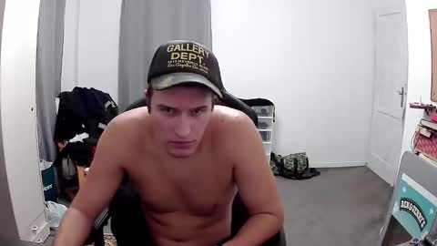 plkrisztian online show from October 19, 2025, 9:37 pm