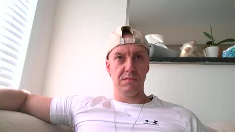 Snapshot of ploki2000 chatting on October 26, 2025, 12:33 pm Kevin online show from October 26, 2025, 12:33 pm