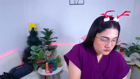 Ploysai online show from November 30, 2025, 3:43 am