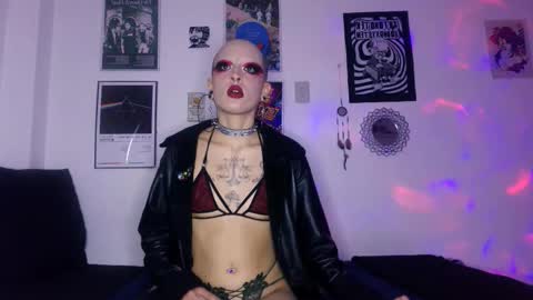    online show from November 13, 2025, 10:52 pm