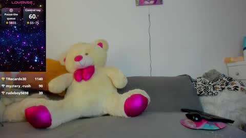 catalina online show from November 7, 2025, 1:55 pm