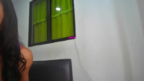Snapshot of pocahontas_prinsce chatting on May 10, 2026, 11:43 pm Nikole online show from May 10, 2026, 11:43 pm