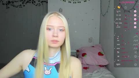 Snapshot of pocet_barbie chatting on October 20, 2025, 7:53 am Mary online show from October 20, 2025, 7:53 am