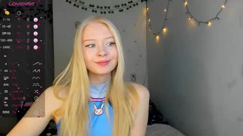 Snapshot of pocet_barbie chatting on November 9, 2025, 6:23 am Mary online show from November 9, 2025, 6:23 am