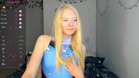 Snapshot of pocet_barbie chatting on November 10, 2025, 7:24 pm Mary online show from November 10, 2025, 7:24 pm