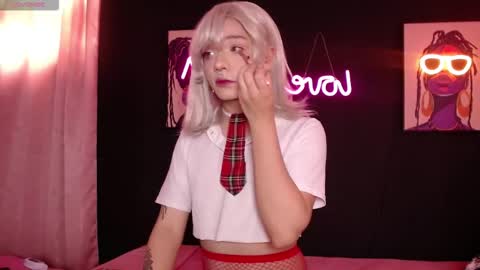  Luna  online show from November 6, 2025, 5:03 pm