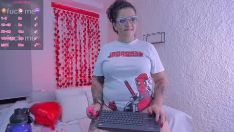 poisson_ivy_ online show from February 5, 2025, 4:16 am