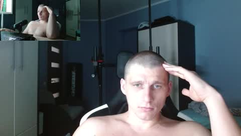 Snapshot of poliglotjoe chatting on October 6, 2025, 10:29 pm Poliglot online show from October 6, 2025, 10:29 pm