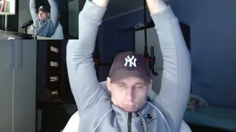 Snapshot of poliglotjoe chatting on October 9, 2025, 2:26 pm Poliglot online show from October 9, 2025, 2:26 pm