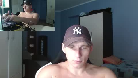 Snapshot of poliglotjoe chatting on October 17, 2025, 10:56 pm Poliglot online show from October 17, 2025, 10:56 pm