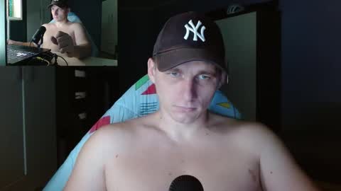 Snapshot of poliglotjoe chatting on October 25, 2025, 2:08 am Poliglot online show from October 25, 2025, 2:08 am