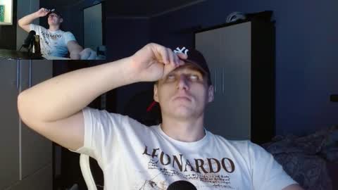 Snapshot of poliglotjoe chatting on October 30, 2025, 12:17 pm Poliglot online show from October 30, 2025, 12:17 pm